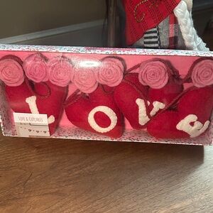 Love & cupcakes red hearts and pink roses 6 ft Valentines garland